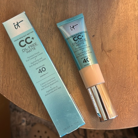 It Cosmetics CC+ Cream Oil-Free Matte with SPF 40 Full-size MEDIUM TAN - Picture 1 of 8